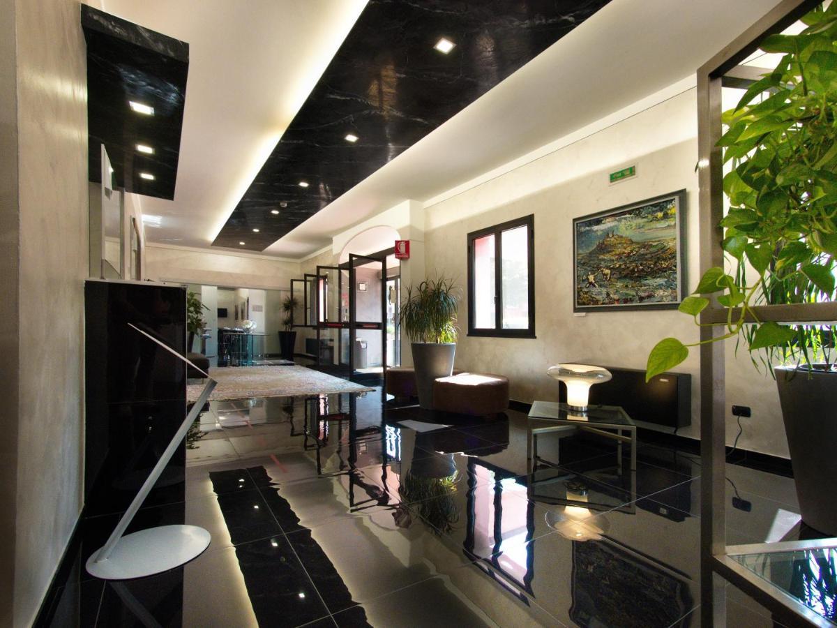 Hotel Versailles Колорно Екстериор снимка