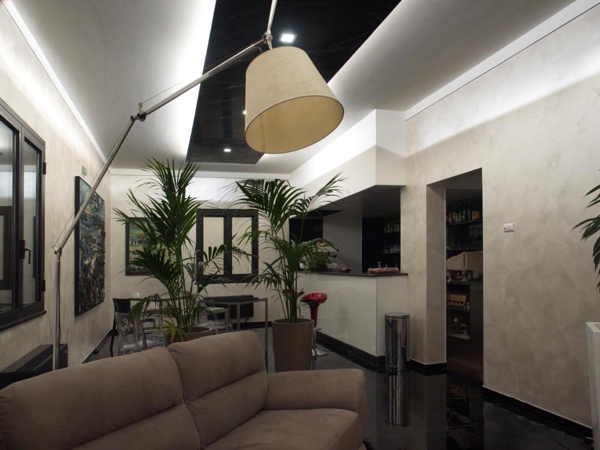 Hotel Versailles Колорно Екстериор снимка