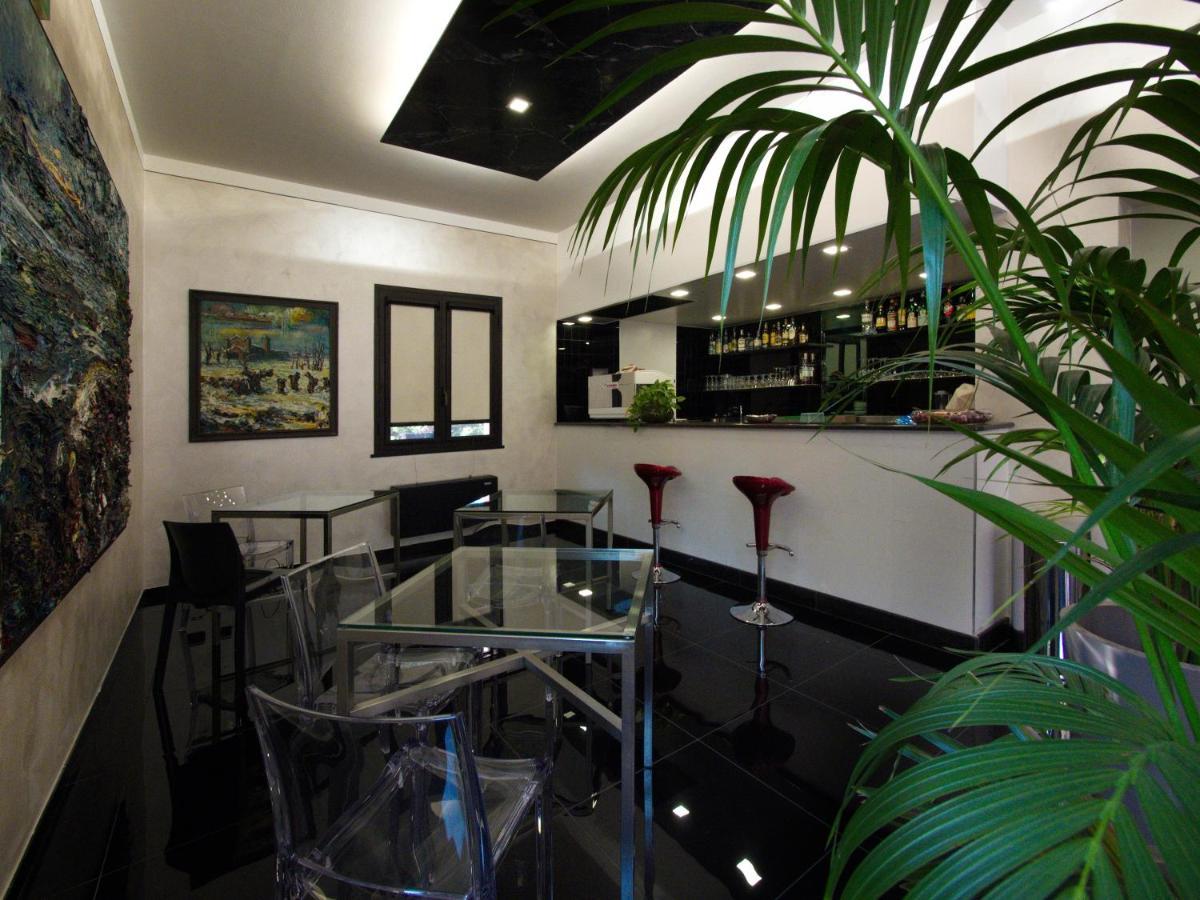 Hotel Versailles Колорно Екстериор снимка
