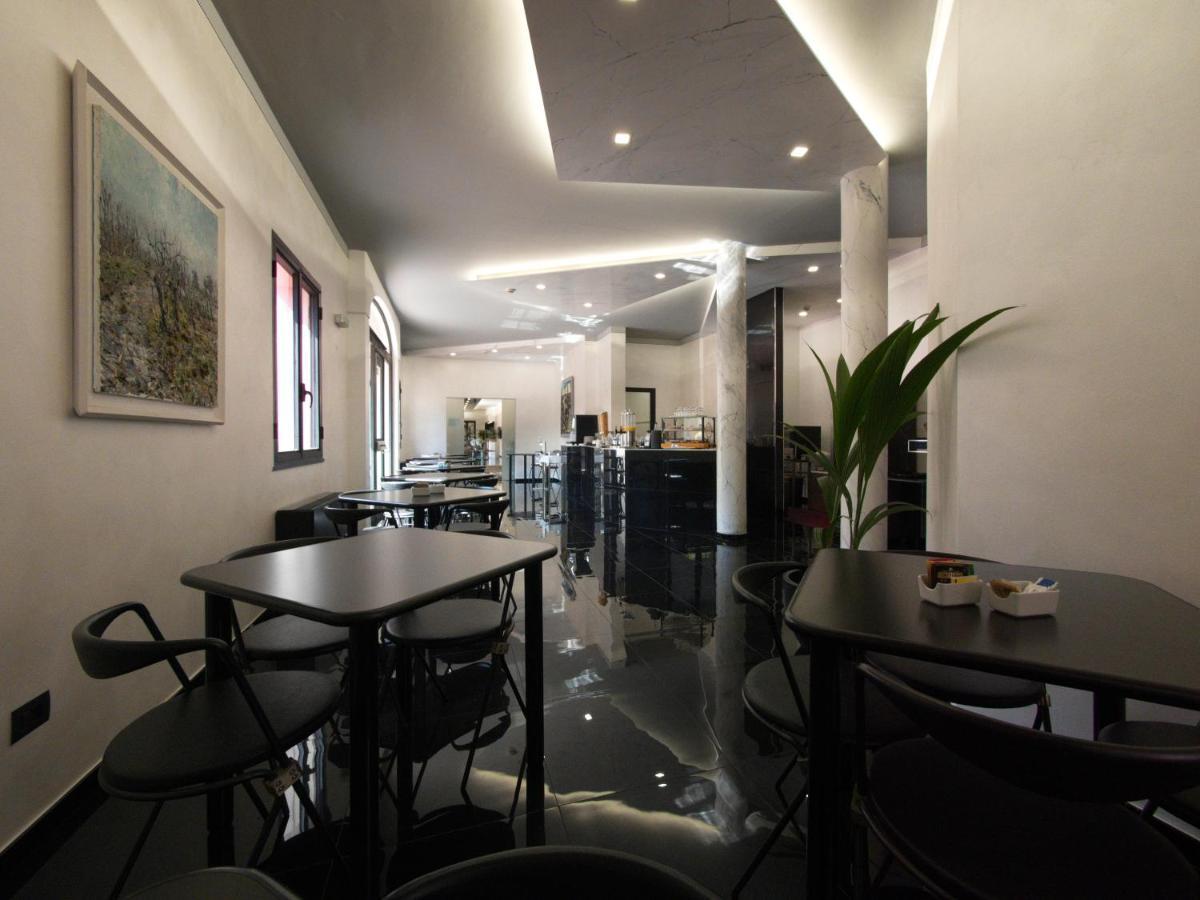 Hotel Versailles Колорно Екстериор снимка