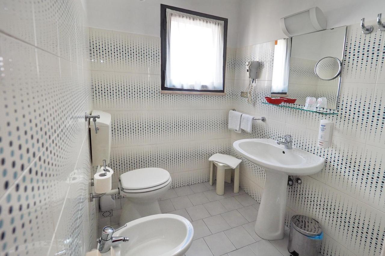 Hotel Versailles Колорно Екстериор снимка