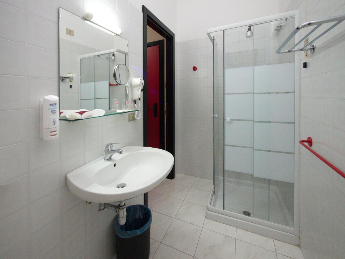 Hotel Versailles Колорно Екстериор снимка