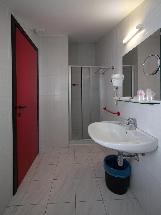 Hotel Versailles Колорно Екстериор снимка