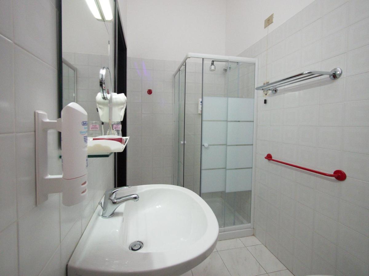 Hotel Versailles Колорно Екстериор снимка